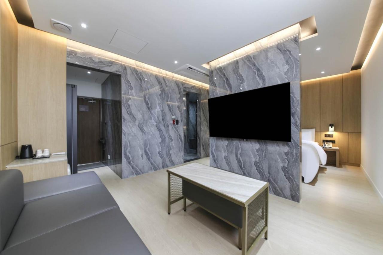 Brown Dot Hotel Pyeonghwa Plaza Mokpo Exterior photo