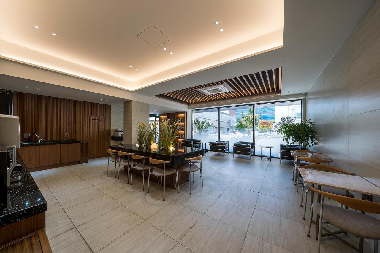 Brown Dot Hotel Pyeonghwa Plaza Mokpo Exterior photo