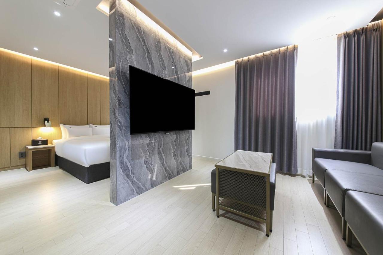 Brown Dot Hotel Pyeonghwa Plaza Mokpo Exterior photo