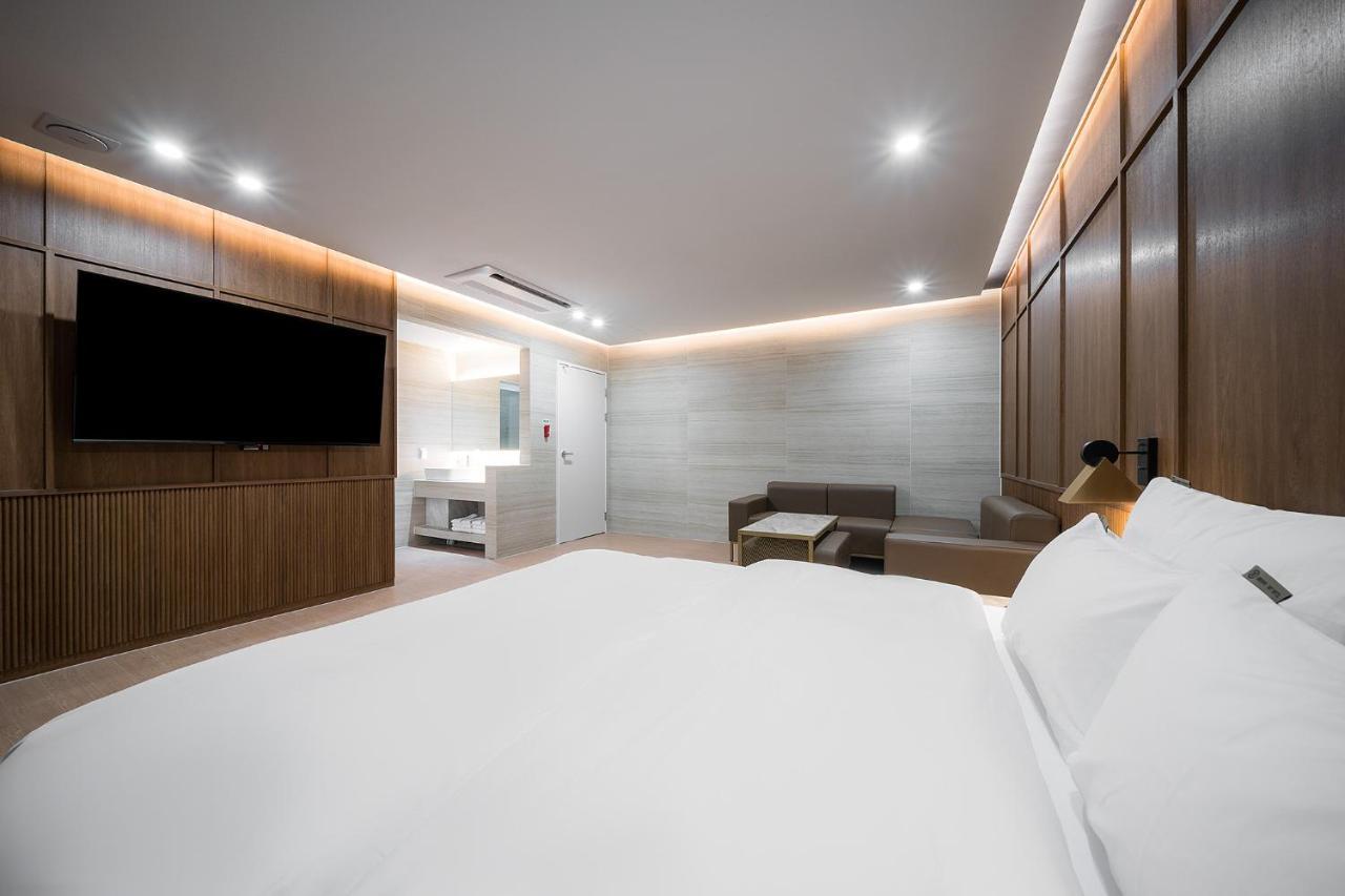 Brown Dot Hotel Pyeonghwa Plaza Mokpo Exterior photo